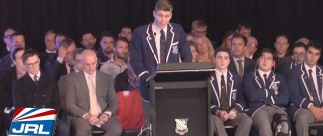 Catholic H.S Teen Gets Standing Ovation After Coming Out Gay