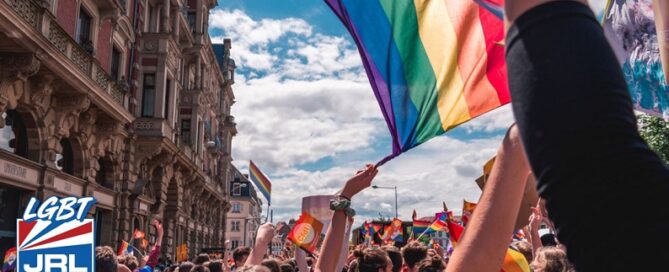 Russia-moves-to-outlaw-LGBTQ-movement-as-Extremist-jrl-charts
