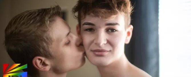 Braxon Carter seduces Owen Hayes in Braxon’s Kiss, a raw Helix Studios scene.