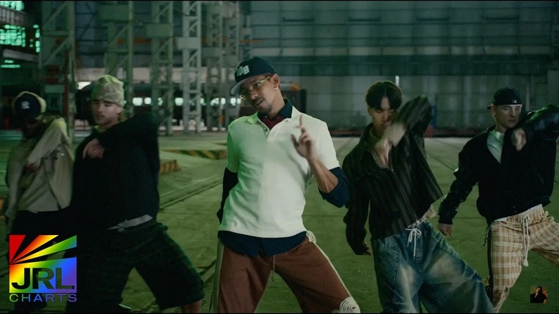 Keiynan Lonsdale performs choreography with dancers in Belong 2 U music video